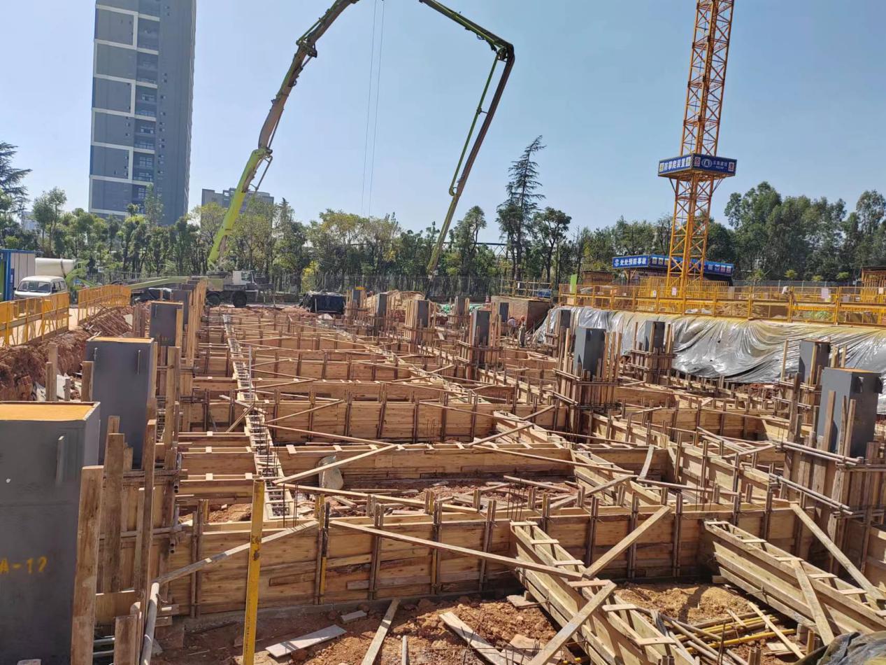 云南輕紡職業(yè)學院1標段：1#、2#學生宿舍建設項目，2標段：學生食堂建設項目10月份施工動態(tài)