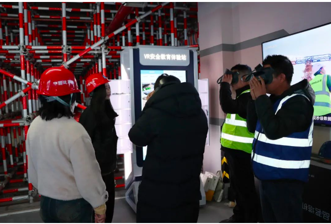 2023年12月由昆明市建筑協(xié)會組織的質(zhì)量、安全觀摩活動在我司監(jiān)理的安寧市官廂街更新改造工程項(xiàng)目順利開展