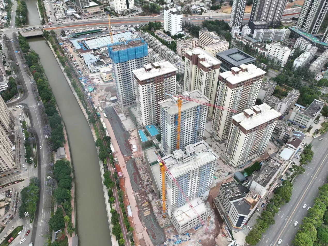 安寧市官廂街更新改造工程項目主體結(jié)構(gòu)全部封頂
